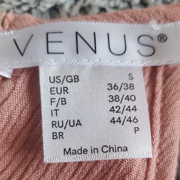 VENUS High Neck Peachy Pink 2 Tiered Top. Size Small - Picture 7 of 7